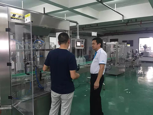 歡迎馬來西亞客戶參觀醬料包裝機生產現場(圖2)