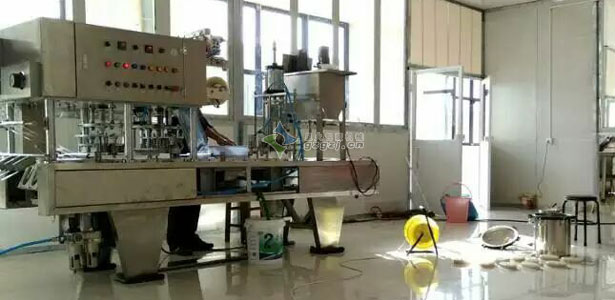 新品推薦：豬皮凍灌裝封口機(圖1)