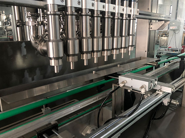 大型濃稠醬料灌裝生產(chǎn)線實(shí)現(xiàn)高效率的原因(圖1) 大型濃稠醬料灌裝生產(chǎn)線實(shí)現(xiàn)高效率的原因(圖1)