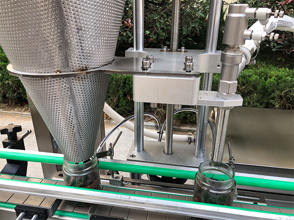 香椿醬料灌裝生產(chǎn)線那種灌裝方式的好(圖1) 香椿醬料灌裝生產(chǎn)線那種灌裝方式的好(圖1)