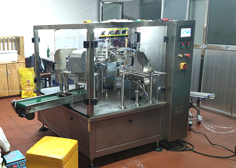 全自動(dòng)調(diào)味醬料包裝機(jī)械越發(fā)受行業(yè)市場(chǎng)所歡迎(圖1) 全自動(dòng)調(diào)味醬料包裝機(jī)械越發(fā)受行業(yè)市場(chǎng)所歡迎(圖1)