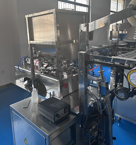 袋裝甜面醬包裝機械設(shè)備給我們的生活增添另一番韻味(圖1)