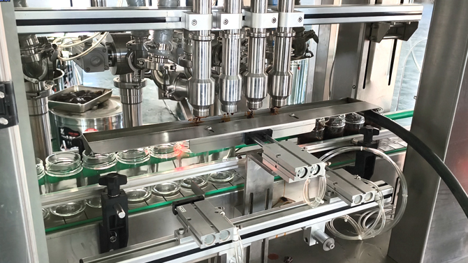 一文看懂醬料灌裝生產線:從原料攪拌到成品裝箱,整線流程詳解(圖2) 一文看懂醬料灌裝生產線:從原料攪拌到成品裝箱,整線流程詳解(圖2)